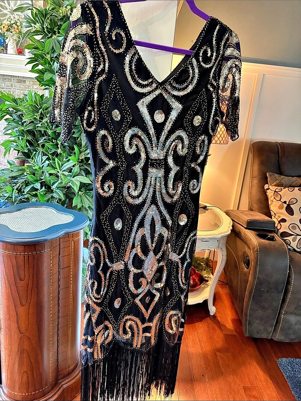 Flapper dress with costume accessories